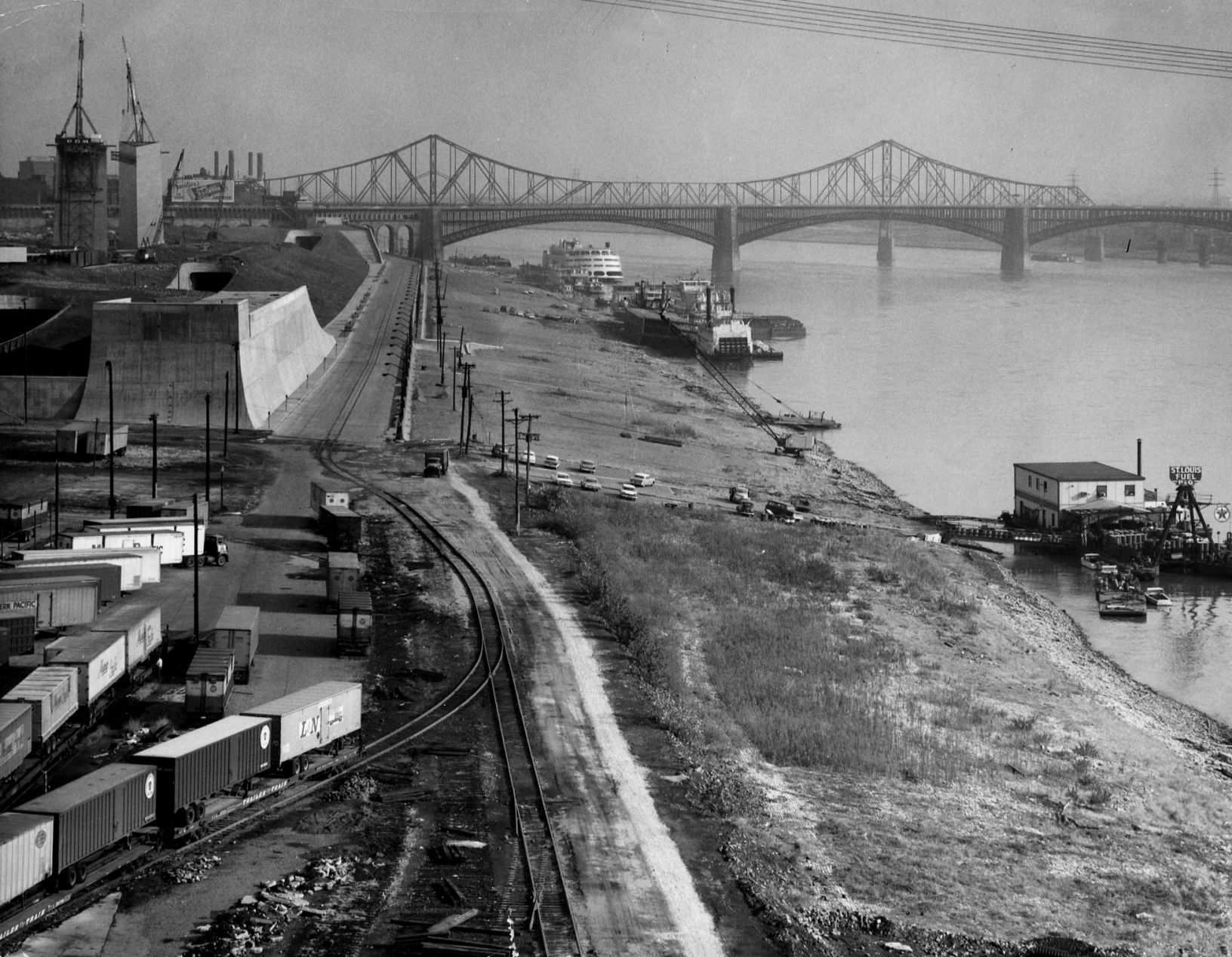 A Look Back: Gateway Arch construction